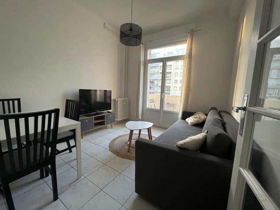 Appartement Le 43 Location Bord De Marseilles
